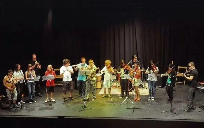 escuela municipal de salas de los infantes teatro (1)