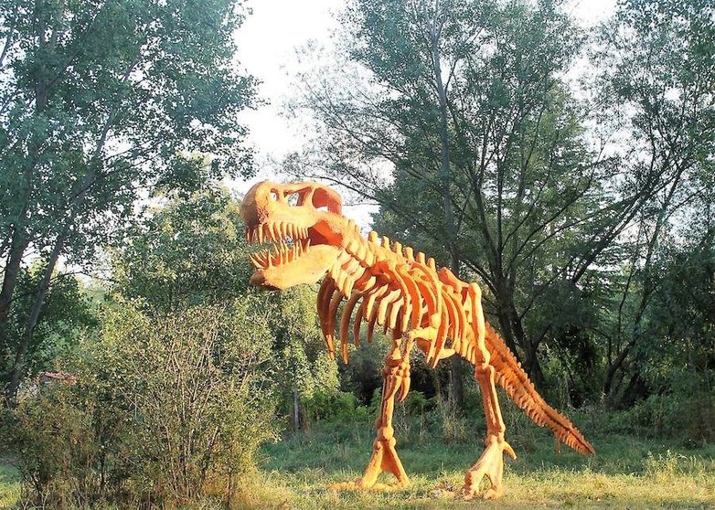 Dinosaurio entero en SalArte
