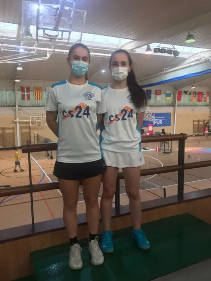 Daniela Corchon y Ana Peñaranda en Soto de la Marina
