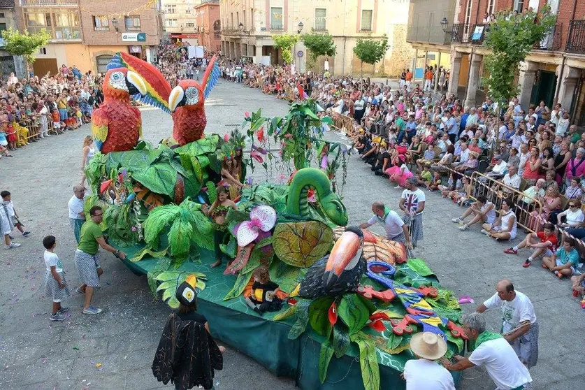 DESFILE DE CARROZAS SALAS 4