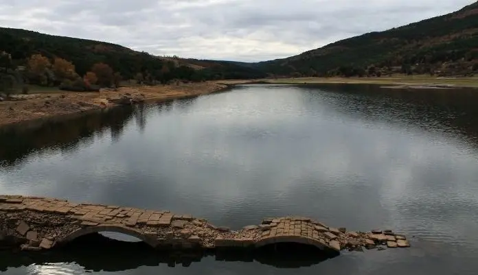 Embalse de la cuerda del pozo