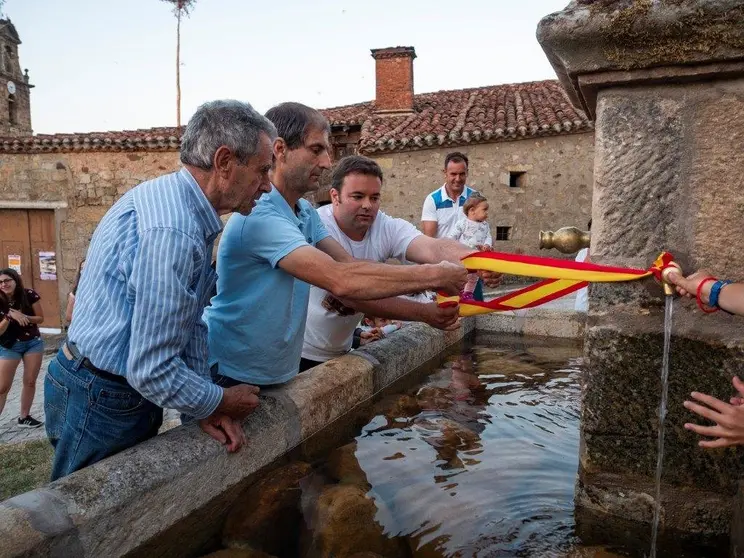 P7240037 Inauguración nuevo pilón de Molinos de Duero. 24 de julio de 2018 (Foto. A.Leiva)