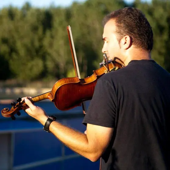 PABLO ABAD TOCANDO EL VIOLIN