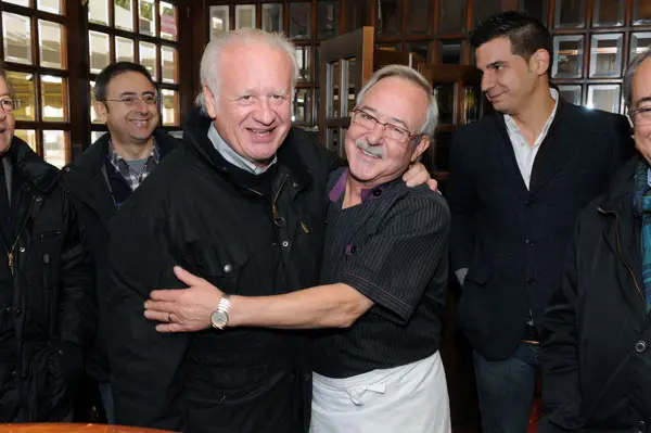 El actor entre hosteleros de la ciudad de Soria en el restaurante de Santo Dominngo