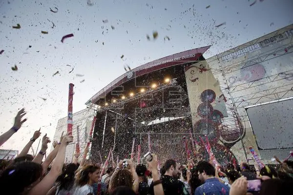 Público asistente una jornada del Festival de música Sonorama celebrado en Aranda de Duero (Burgos). Fotografía: EFE/Paco Santamaría/Archivo