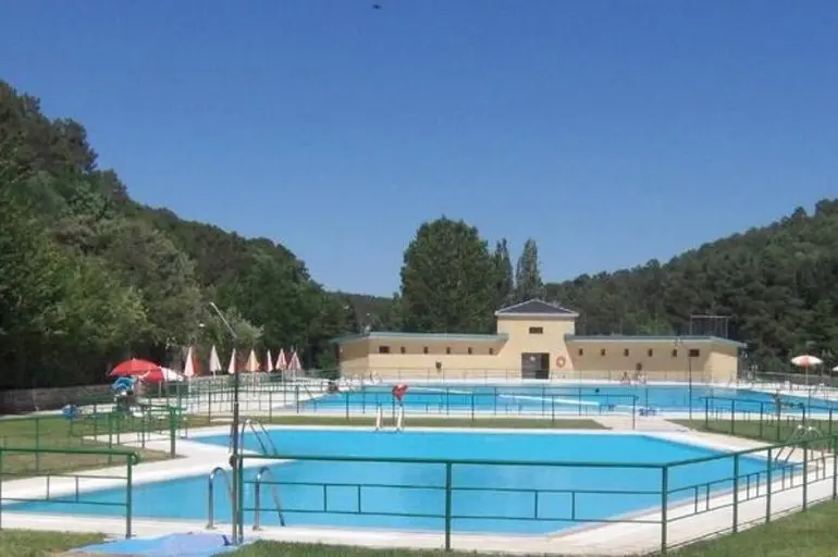 FOTO PISCINA DE SAN LEONARDO DE YAGUE