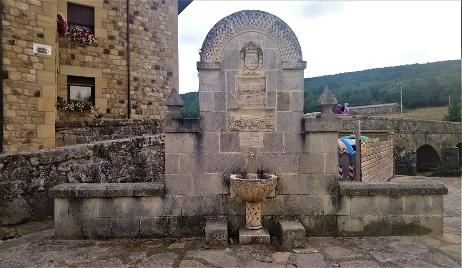 Fuente homenaje a los carreteros