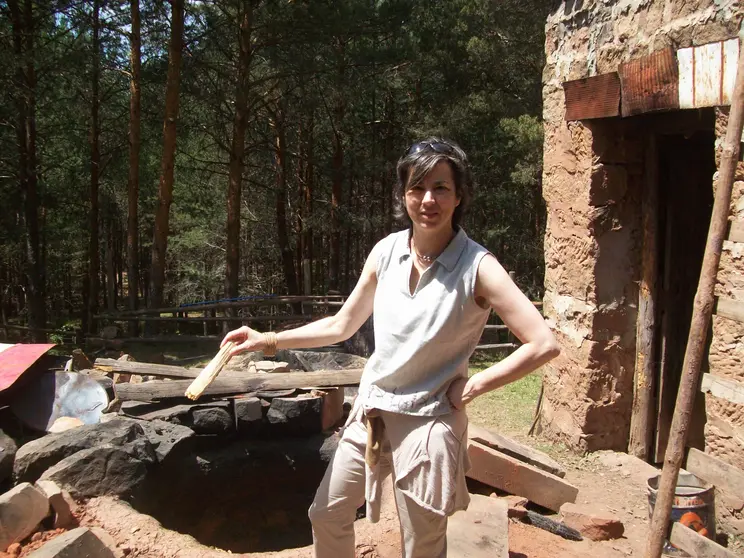 En el horno de Mataca, en el momento de prenderlo con una tea. 2012 - copia