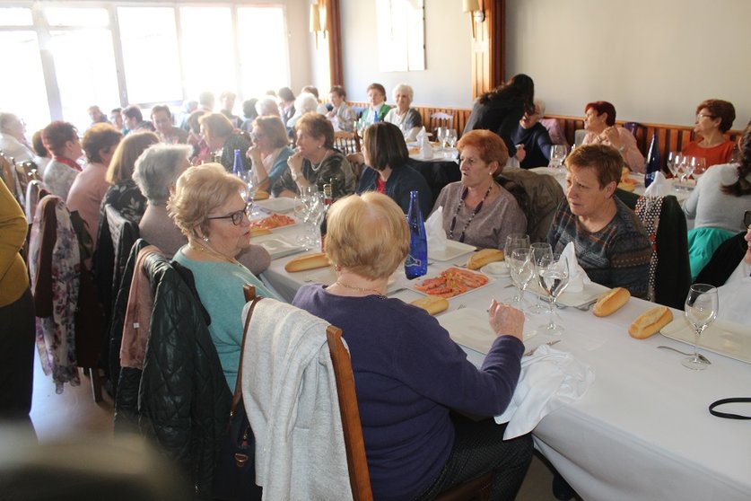 65 mujeres participaron en la comida anual en el pasado mes de febrero