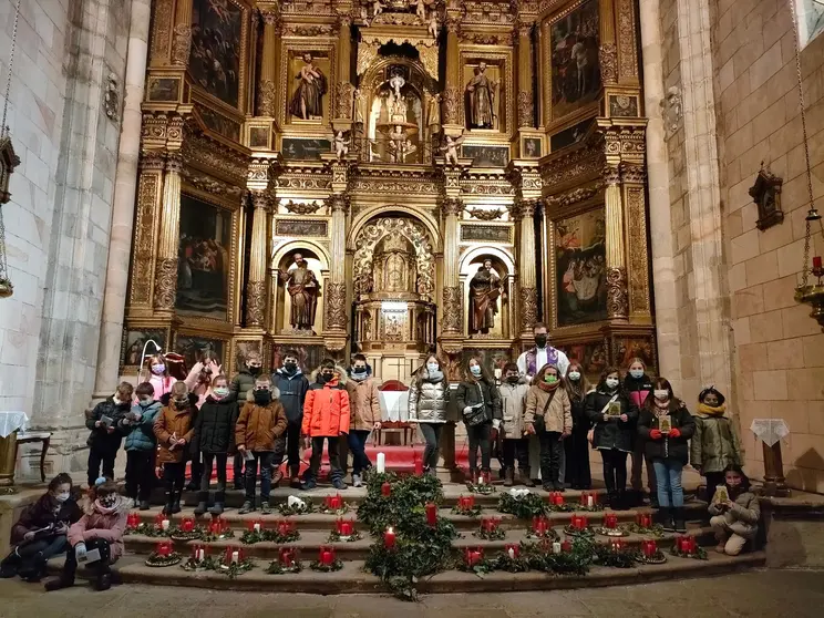 Los niños de catequesis realizaron sus propias coronas