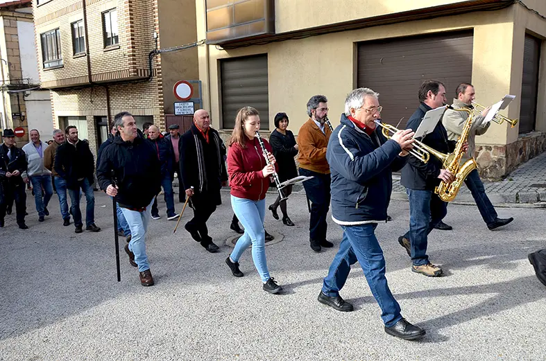 Recorrido de la cofradía con la banda en la edición de 2018