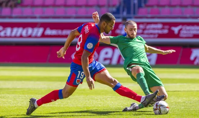 662x372a_31123917numancia-vs-cerdanyola---mario-tejedor_02