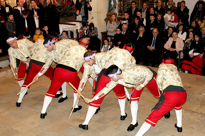 Los danzantes en su última actuación en la iglesia, en febrero de 2020