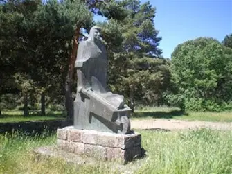 MONUMENTO AL CAMINERO