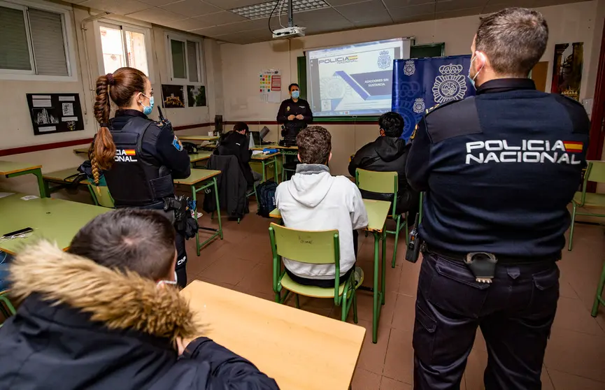 Foto de archivo de las charlas que imparte Policía Nacional