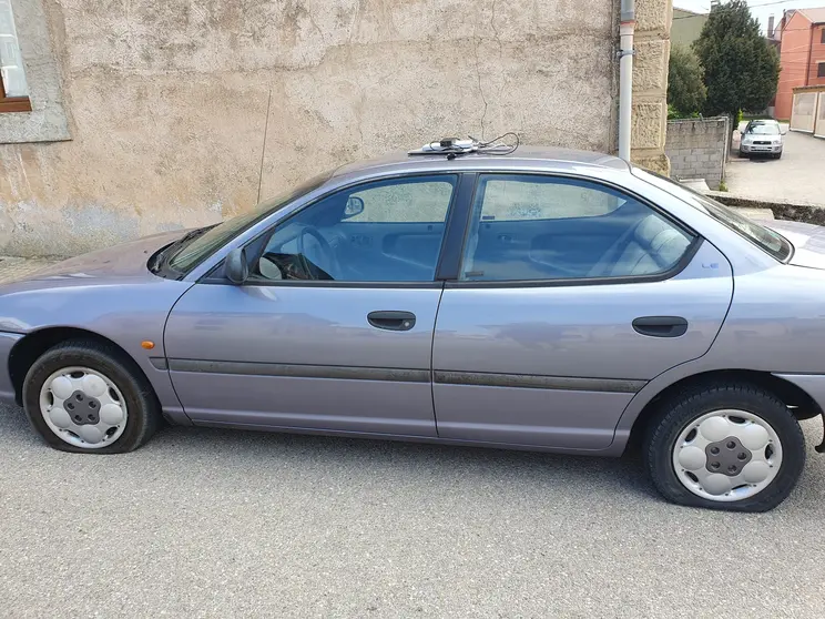 Coche dañado en Hontoria