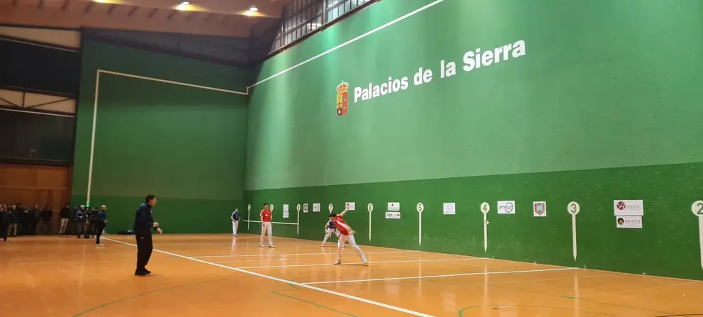 Imagen de los premiados en el  XIX Trofeo Pinares 2022 de Pelota a Mano