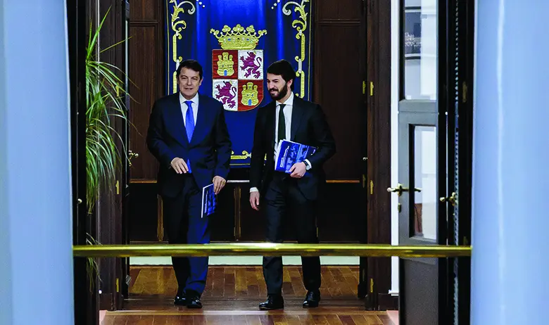 Fernández Mañueco presentó las cuentas acompañado de García-Gallardo.