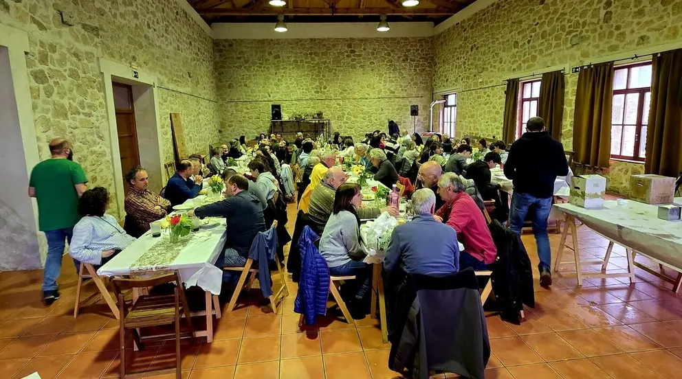 Panorámica del salón y comensales