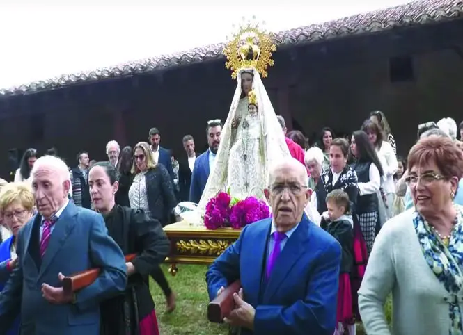 Momento tras la misa celebrada en la ermita
