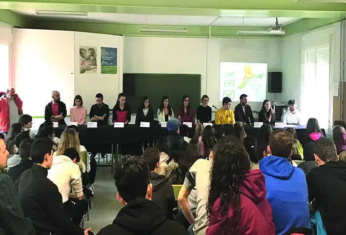 Alumnos y profesores del instituto en jornadas de orientación