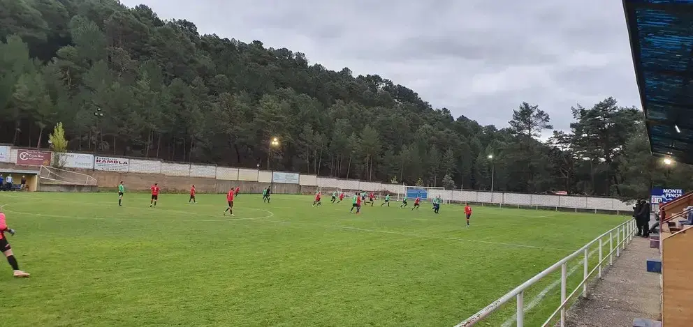 Partido disputado la campaña pasada en el campo municipal El Pontón