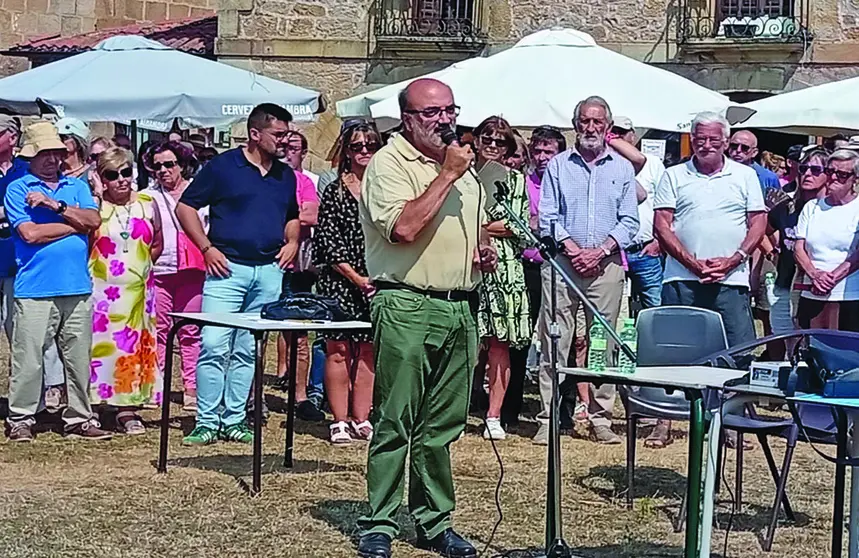 Grupo de ponentes reunidos para responder en defensa de los bosques y montes de la Sierra de la Demanda