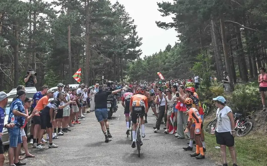 Las rampas a Neila volver&aacute;n a llenarse de aficionados/Vuelta a Burgos masculina 2026
