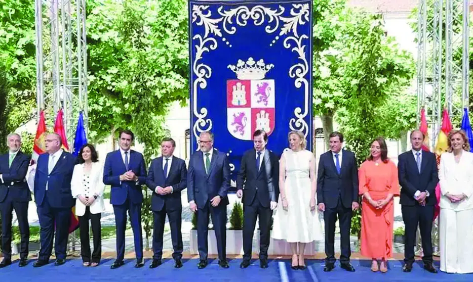 Representantes de los nuevos consejeros del Ejecutivo presidido por Alfonso Mart&iacute;nez Ma&ntilde;ueco