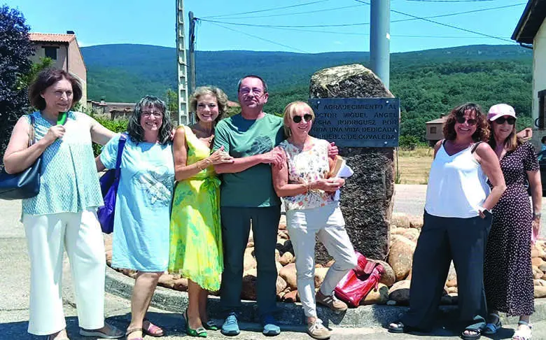 Vecinos de la localidad de Covaleda durante el acto de homenaje a Miguel &aacute;ngel Lacha