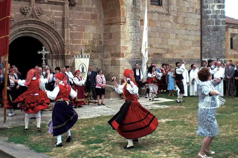 Castrillo vive la Romería de la Virgen de La Muela Castrillo vive la Romería de la Virgen de La Muela