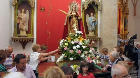 HACINAS PASANDO EL PAÑUELO A SANTA LUCIA (1)_625x417