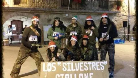 grupo de corrio disfrazado