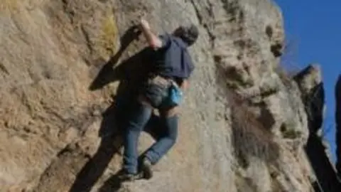 Mikelzabalza1_253x382