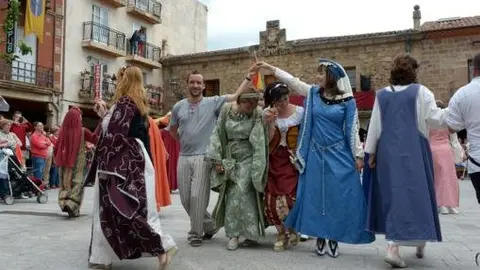 DSC_9056 BAILES MEDIEVALES SALAS_509x333