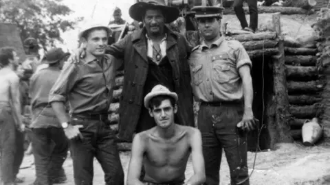 1966 MARLASCA Y NICO TAPIA CON ELI WALLACH (1)