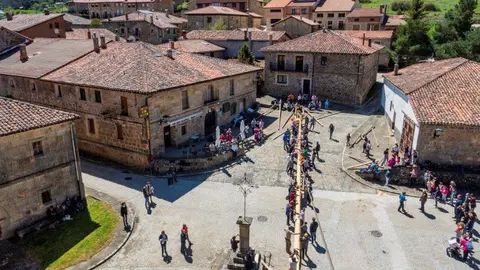 P5040128 Pingada del mayo en Molinos de Duero. 4 de Mayo de 2019 (Foto. Ángel Leiva)