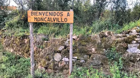 CARTEL EN MONCALVILLO