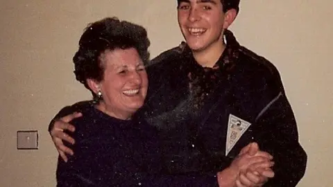 CON LA ABUELA