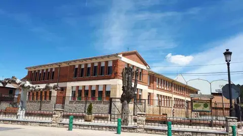 FOTO DEL COLEGIO DE SAN LEONARDO DE YAGUE