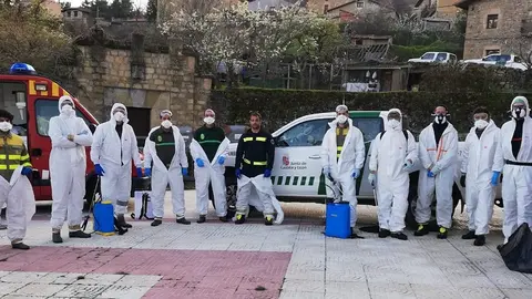 Equipos de la Junta y Bomberos de Soria. Residencia de Vinuesa 25-3-20