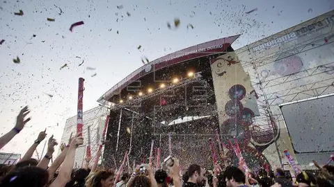 Público asistente una jornada del Festival de música Sonorama celebrado en Aranda de Duero (Burgos). Fotografía: EFE/Paco Santamaría/Archivo