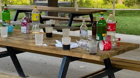 Restos de basura en San Leonardo