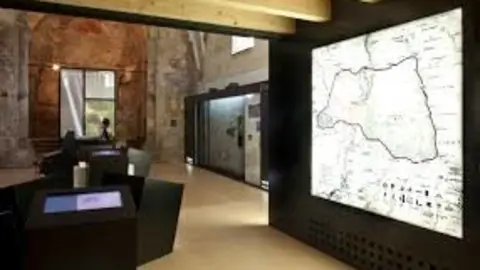 Interior de la Casa del Parque de las Lagunas de Neila