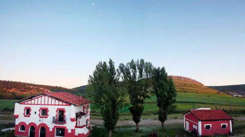 Albergue y Casa rural &#34;La estación del Cañón de Río Lobos&#34;