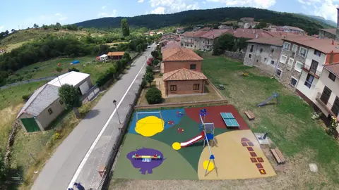 Nuevo parque infantil en Huerta de Arriba