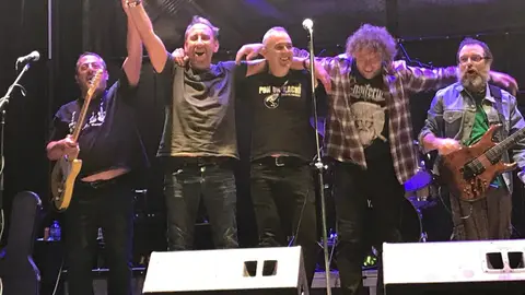 Integrantes del grupo en uno de sus conciertos