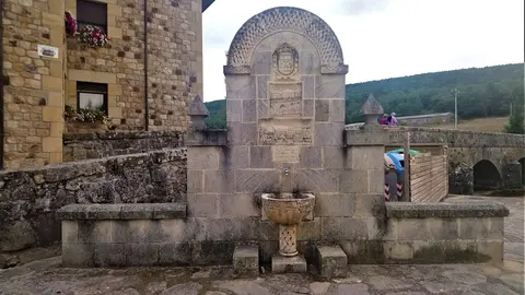 Fuente homenaje a los carreteros