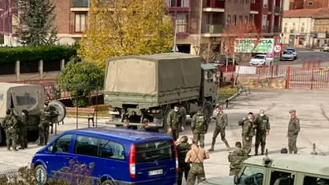 Labores de desinfección del ejército en la residencia de Salas