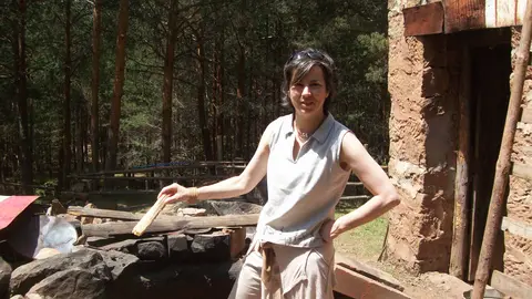 En el horno de Mataca, en el momento de prenderlo con una tea. 2012 - copia